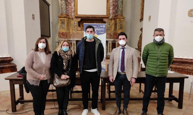 Dagli stadi di Serie A ai banchi di scuola: Juan Luca Sacchi incontra gli studenti dell'Alberghiero Dagli stadi di Serie A ai banchi di scuola: Juan Luca Sacchi incontra gli studenti dell'Alberghiero
