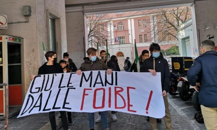 "Giù le mani dalle Foibe", manifestazione Ugl a Macerata "Giù le mani dalle Foibe", manifestazione Ugl a Macerata