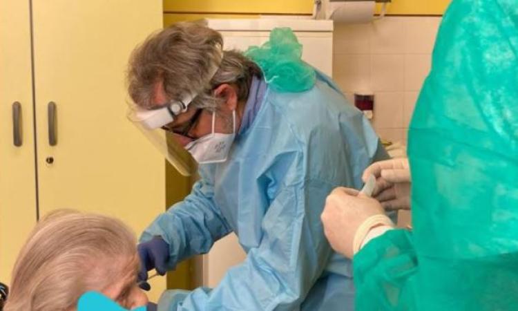 Recanati, vaccinati gli ospiti di Casa di Riposo e RSA: "nessuna reazione negativa alle due dosi" Recanati, vaccinati gli ospiti di Casa di Riposo e RSA: "nessuna reazione negativa alle due dosi"