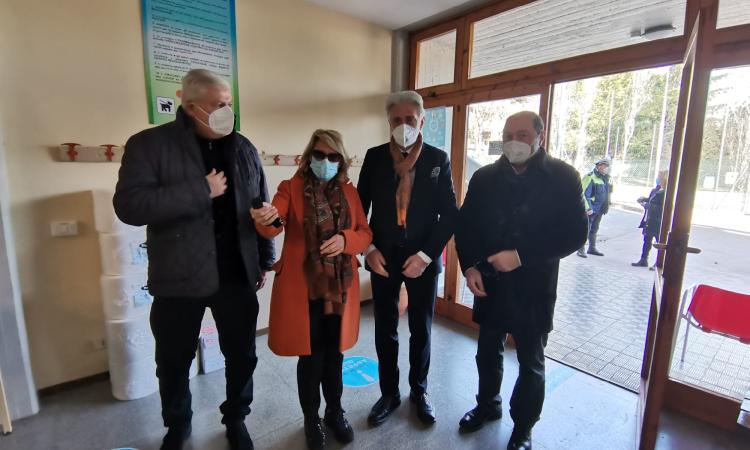 Macerata, al via la maratona vaccinale per gli over 80: quasi 6 mila gli anziani già prenotati