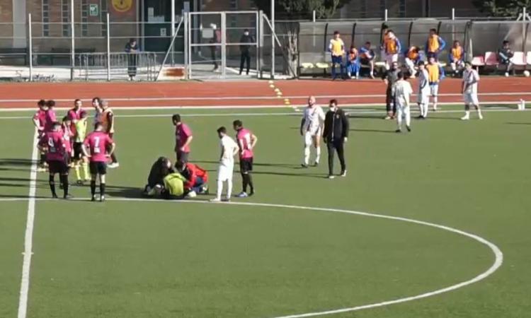 Serie D, l'arbitro va K.O. nel primo tempo: sospeso il derby tra Recanatese e Tolentino Serie D, l'arbitro va K.O. nel primo tempo: sospeso il derby tra Recanatese e Tolentino