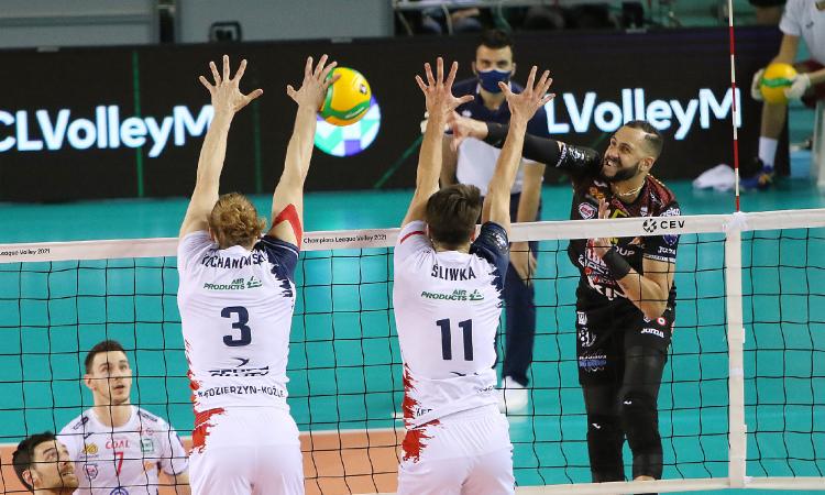 Lube, prosegue il momento nero: sconfitta in 4 set contro lo Zaksa, Champions appesa a un filo Lube, prosegue il momento nero: sconfitta in 4 set contro lo Zaksa, Champions appesa a un filo