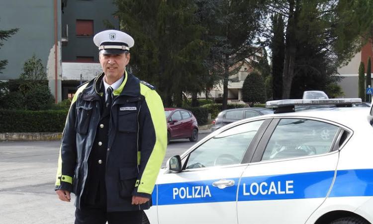 Tolentino, dieci giovanissimi mettono a "ferro e fuoco" il parcheggio Matteotti: denunciati Tolentino, dieci giovanissimi mettono a "ferro e fuoco" il parcheggio Matteotti: denunciati