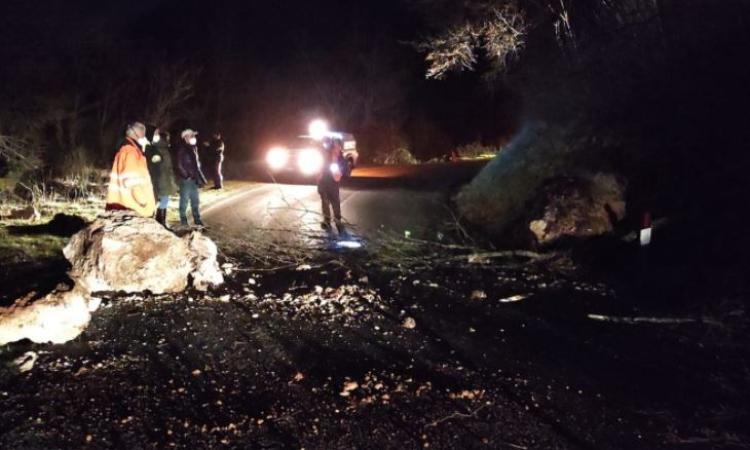 Esanatoglia, frana lungo la provinciale “Collamato”: strada riaperta dopo i lavori Esanatoglia, frana lungo la provinciale “Collamato”: strada riaperta dopo i lavori