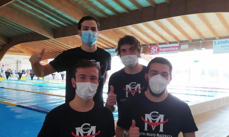 Debutto dorato per il Centro Nuoto Macerata: 8 podi e 5 vittorie in 12 gare Debutto dorato per il Centro Nuoto Macerata: 8 podi e 5 vittorie in 12 gare