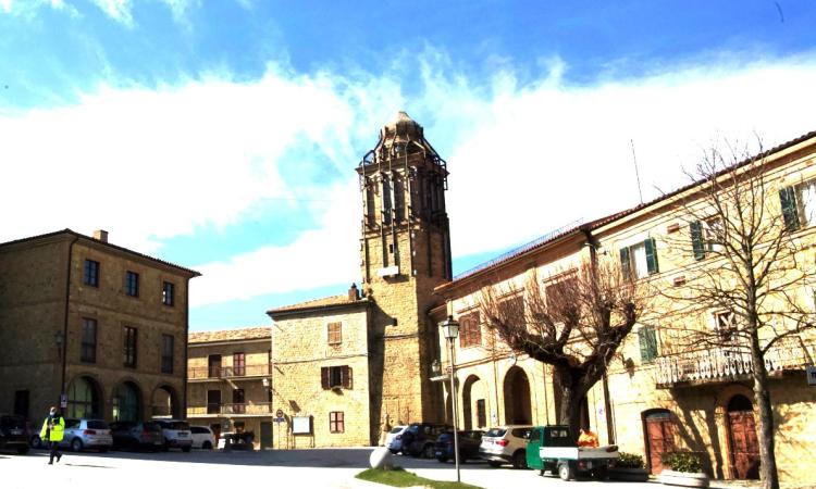 Gualdo, la piazza e le vie del centro storico negli scatti di Camillo Paparelli (FOTO)