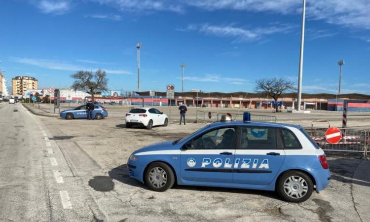 Maceratese nelle morsa dei controlli anti-Covid: 15 sanzioni e 3 giovani beccati con la droga Maceratese nelle morsa dei controlli anti-Covid: 15 sanzioni e 3 giovani beccati con la droga