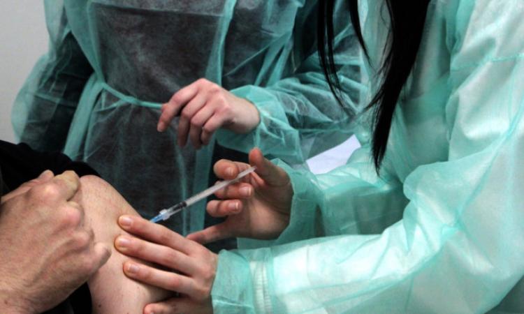 Stop al vaccino AstraZeneca in Italia. Speranza: "Fiducia che tutto si chiarisca nelle prossime ore" Stop al vaccino AstraZeneca in Italia. Speranza: "Fiducia che tutto si chiarisca nelle prossime ore"