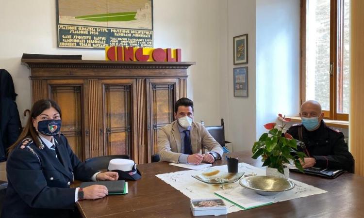 Cingoli, il sindaco accoglie il nuovo comandante della Polizia Locale: si insedia Marzia Paulini Cingoli, il sindaco accoglie il nuovo comandante della Polizia Locale: si insedia Marzia Paulini