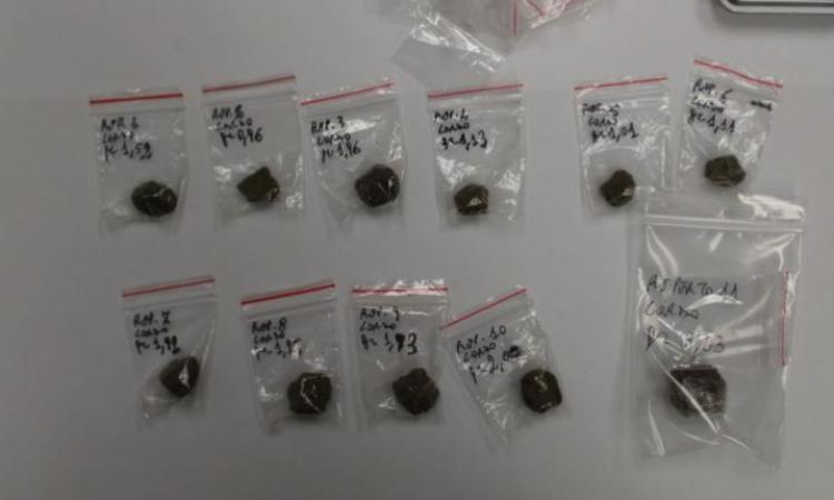 Civitanova, giovane bloccato con dell'hashish pronta per lo spaccio in auto: denunciato