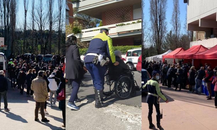 Centro Vaccini Macerata, prime ore 'affollate': i prenotati arrivano in anticipo e mandano in tilt le file (FOTO)