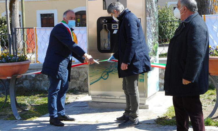 Valfornace aderisce alla campagna "M'illumino di meno": inaugurata la Casa dell'Acqua Valfornace aderisce alla campagna "M'illumino di meno": inaugurata la Casa dell'Acqua