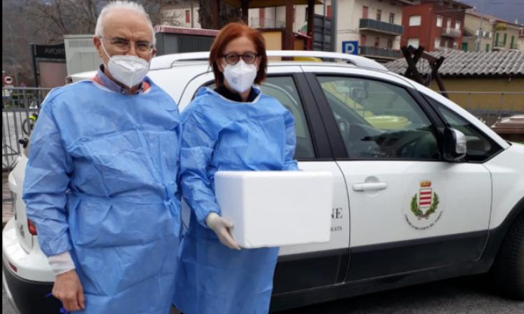 Belforte, il dottor Pascolini dà inizio ai vaccini porta a porta: inoculate le prime 11 dosi Belforte, il dottor Pascolini dà inizio ai vaccini porta a porta: inoculate le prime 11 dosi