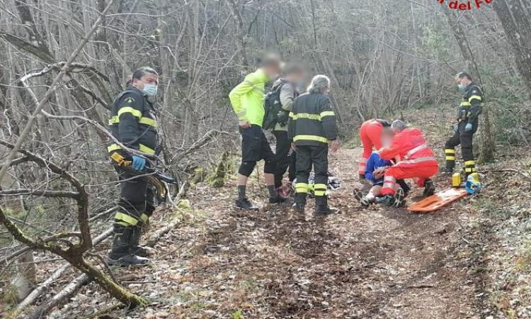 San Severino, biker precipita nei boschi di Colleluce: trasportato a Torrette in codice rosso