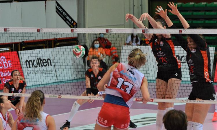 La Cbf Balducci sconfitta al tie-break da Pinerolo: si ferma a 13 la striscia di vittorie consecutive La Cbf Balducci sconfitta al tie-break da Pinerolo: si ferma a 13 la striscia di vittorie consecutive