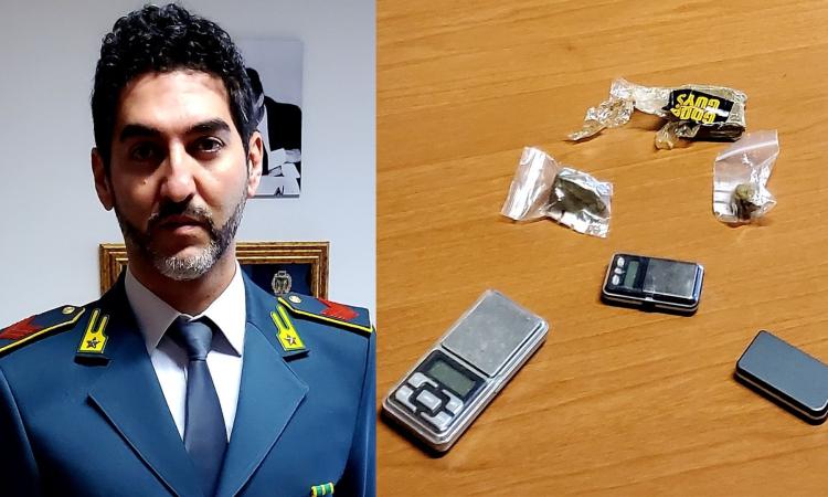 Civitanova, il cane antidroga "fiuta" l'hashish in piazza: ragazza 22enne ai domiciliari