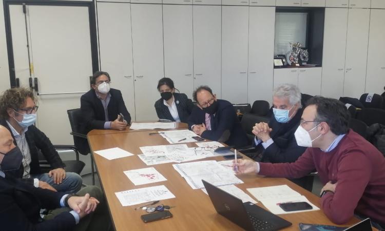 Camerino, l’architetto Francesco Karrer arriva nella città ducale: svolto il primo sopralluogo Camerino, l’architetto Francesco Karrer arriva nella città ducale: svolto il primo sopralluogo