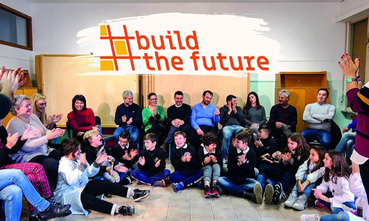 “Build the future” si trasforma in un libro: protagonisti 600 studenti e 300 genitori di Macerata “Build the future” si trasforma in un libro: protagonisti 600 studenti e 300 genitori di Macerata