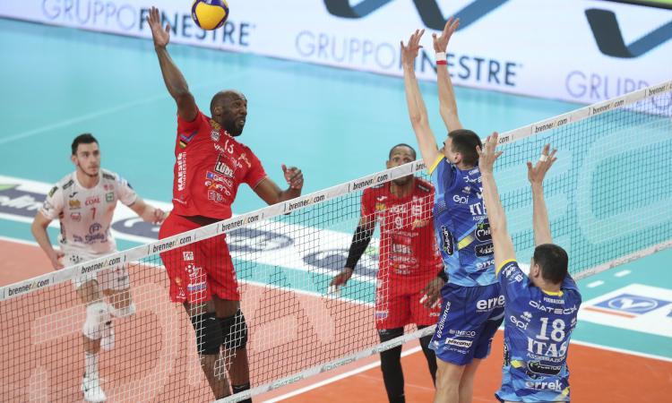 Volley, un Simon 'monstre' spinge la Lube a suon di ace: Itas Trentino spazzata via in 3 set