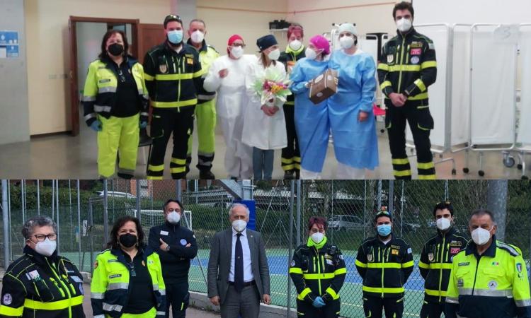 Macerata, la Pasqua non ferma i vaccini: uova e dolci in dono al personale sanitario