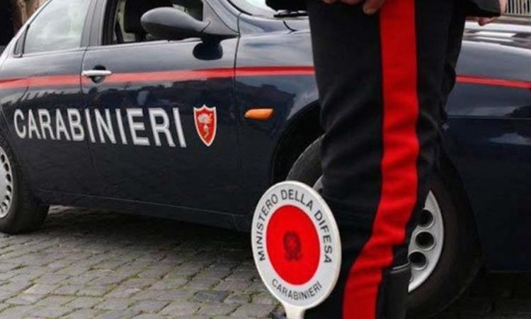 Civitanova, accattonaggio molesto fuori dai supermercati: 4 multe e sequestrati 200 euro