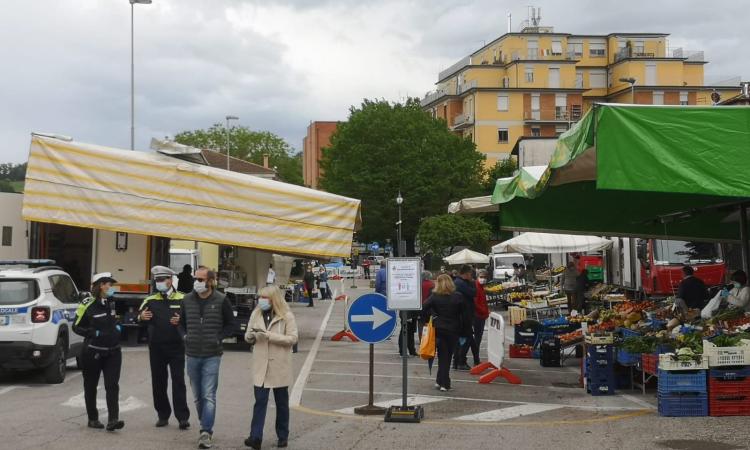 San Severino, sabato torna il mercato in piazza: con la zona arancione riaprono anche i parchi