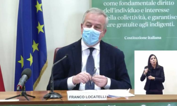 Vaccini AstraZeneca, Locatelli: "Raccomandato uso per over 60, nessuno stop della seconda dose"