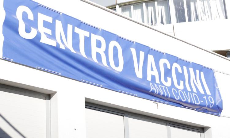 La Regione stanzia un milione di euro per i centri vaccinali: "Sarà potenziato quello di Civitanova" La Regione stanzia un milione di euro per i centri vaccinali: "Sarà potenziato quello di Civitanova"