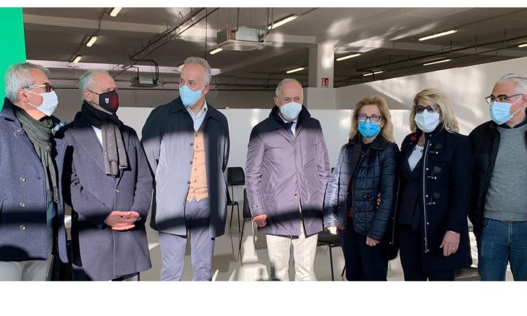Civitanova, apre il nuovo centro vaccini: "Bisogna correre per uscire dall'incubo, snodo fondamentale"(FOTO) Civitanova, apre il nuovo centro vaccini: "Bisogna correre per uscire dall'incubo, snodo fondamentale"(FOTO)