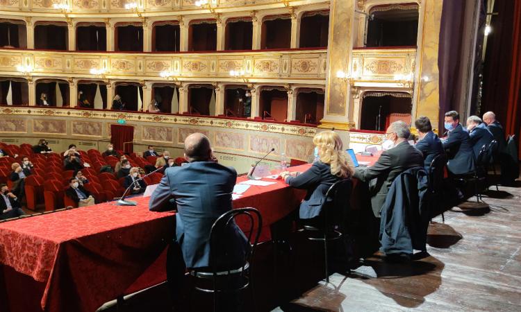 Legnini incontra Acquaroli e i sindaci del cratere: "600 cantieri per le opere pubbliche nel 2021" Legnini incontra Acquaroli e i sindaci del cratere: "600 cantieri per le opere pubbliche nel 2021"