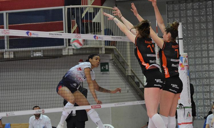 Volley, l'Hr Macerata "mura" la voglia di rivincita di Mondovì e vince in quattro set Volley, l'Hr Macerata "mura" la voglia di rivincita di Mondovì e vince in quattro set
