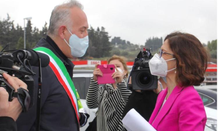 Civitanova, plauso del Ministro Gelmini al centro vaccinale: "un esempio" (FOTO)