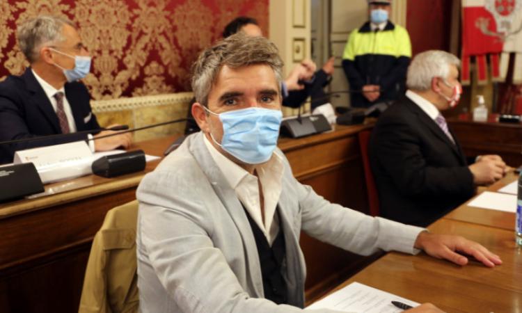 Miliozzi 'avvisa' Parcaroli: "Chi lo appoggia ha deciso di declassare il nostro ospedale" Miliozzi 'avvisa' Parcaroli: "Chi lo appoggia ha deciso di declassare il nostro ospedale"