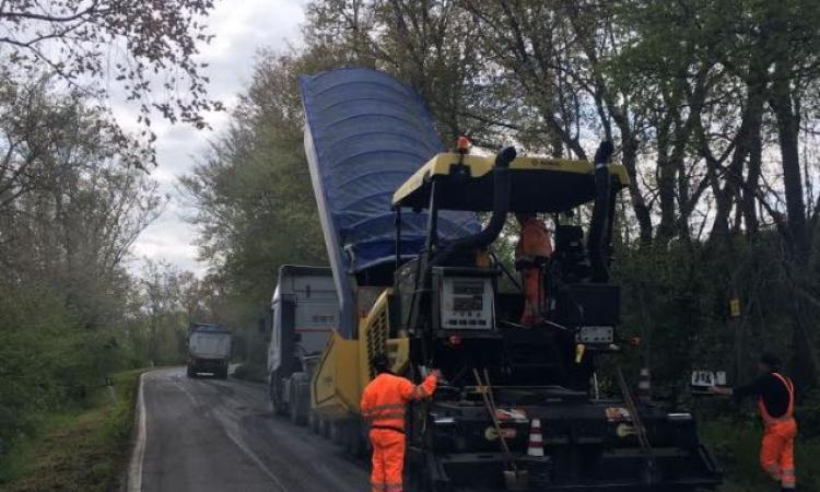Partiti i lavori di asfaltatura sulla Provinciale 'Bivio Vergini-Civitanova': spesi 400mila euro