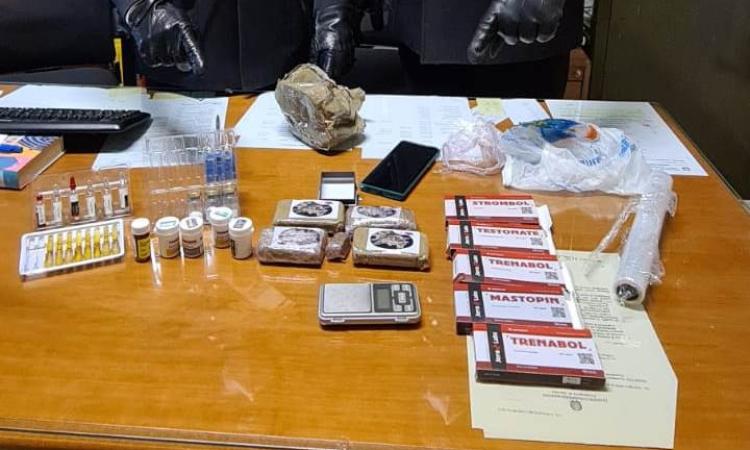 Corridonia, oltre 400 grammi di hashish nascosti in casa: arrestato giovane pusher Corridonia, oltre 400 grammi di hashish nascosti in casa: arrestato giovane pusher