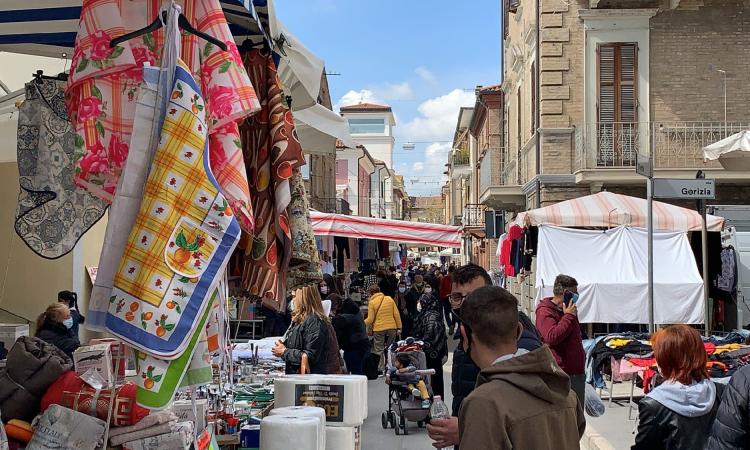 Contatto con positivo, quarantena dimezzata per i non vaccinati: cosa cambia Contatto con positivo, quarantena dimezzata per i non vaccinati: cosa cambia