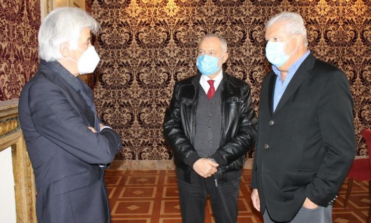 Macerata, Parcaroli e Ripa rassicurano: "L'ospedale è già di primo livello. Non esistono dubbi" Macerata, Parcaroli e Ripa rassicurano: "L'ospedale è già di primo livello. Non esistono dubbi"