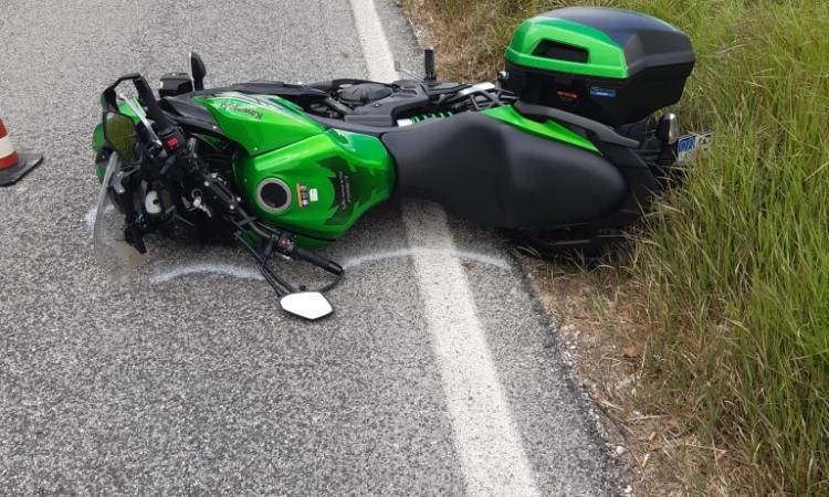 San Severino, rovinosa caduta in moto: 35enne in gravi condizioni a Torrette San Severino, rovinosa caduta in moto: 35enne in gravi condizioni a Torrette