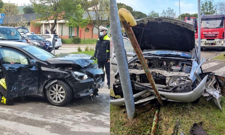 Tolentino - tremendo schianto tra due auto in viale Brodolini: una donna soccorsa in eliambulanza (FOTO)