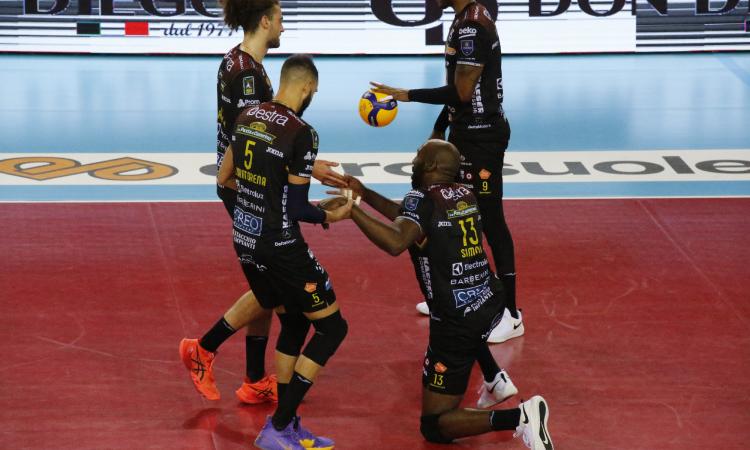 Finale Scudetto, la Lube prova a rialzarsi in gara-3. Si gioca a Perugia: come vedere la partita in tv Finale Scudetto, la Lube prova a rialzarsi in gara-3. Si gioca a Perugia: come vedere la partita in tv