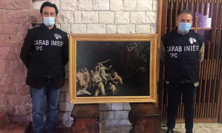 Castelraimondo, torna a casa dipinto del XVI secolo: fu trafugato dal Castello Lanciano nel 1981