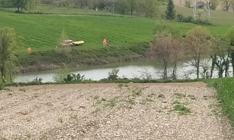 Macerata, cadavere di una donna ritrovato in un lago in località Cimarella Macerata, cadavere di una donna ritrovato in un lago in località Cimarella