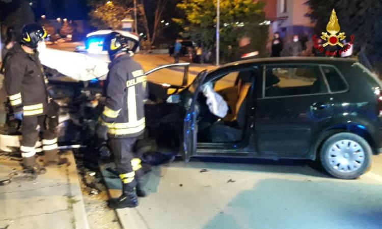 Tolentino, schianto tra due auto in via Nazionale: 4 feriti trasportati all'ospedale