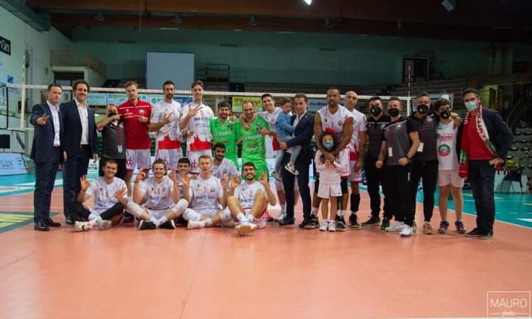 Play-off, buona la prima dei quarti per la Med Store Macerata: l'Aurispa Lecce cede dopo 4 set (VIDEO) Play-off, buona la prima dei quarti per la Med Store Macerata: l'Aurispa Lecce cede dopo 4 set (VIDEO)
