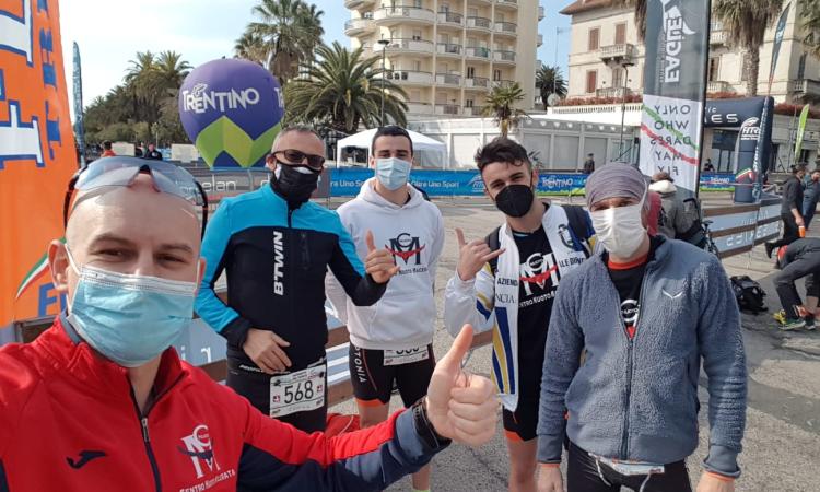 Centro Nuoto Macerata, ripartita la stagione del Triathlon: ottimi risultati per gli atleti biancorossi Centro Nuoto Macerata, ripartita la stagione del Triathlon: ottimi risultati per gli atleti biancorossi