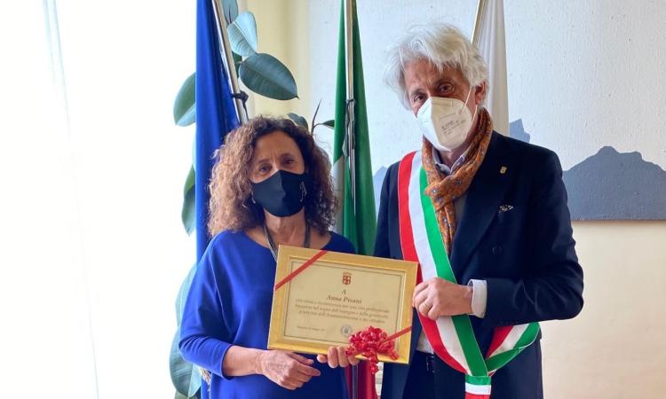 Macerata, oltre 40 anni da 'voce' del Comune. Anna Pisani va in pensione: "Non mi sembra vero"