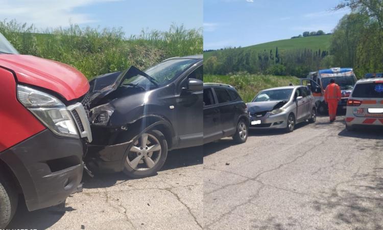 Montelupone, carambola fra tre mezzi in contrada Botonto: tre feriti trasportati all'ospedale