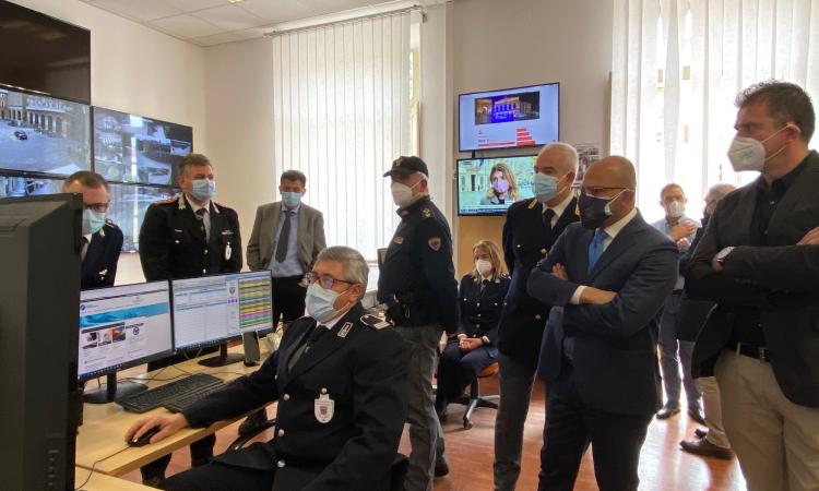 Macerata, il Questore in visita alla Polizia Locale: "obiettivo primario rafforzare la sicurezza integrata"