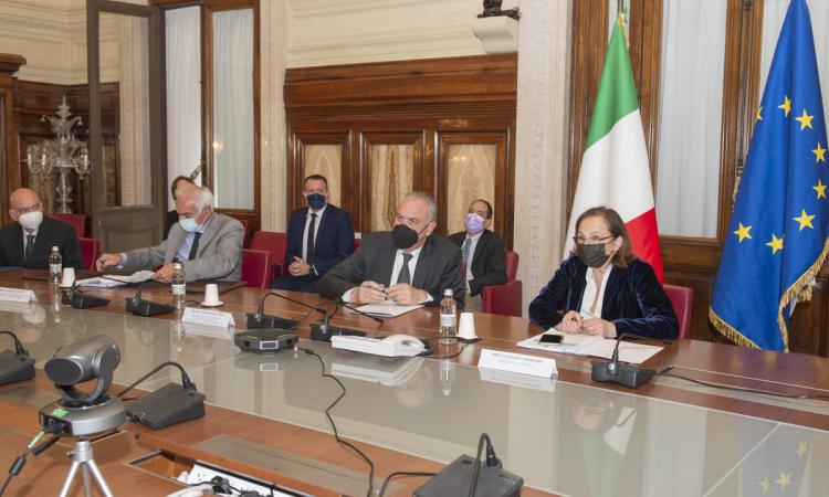 Ricostruzione, accordo sui controlli nei cantieri del sisma: il Ministro Lamorgese ci mette al firma Ricostruzione, accordo sui controlli nei cantieri del sisma: il Ministro Lamorgese ci mette al firma
