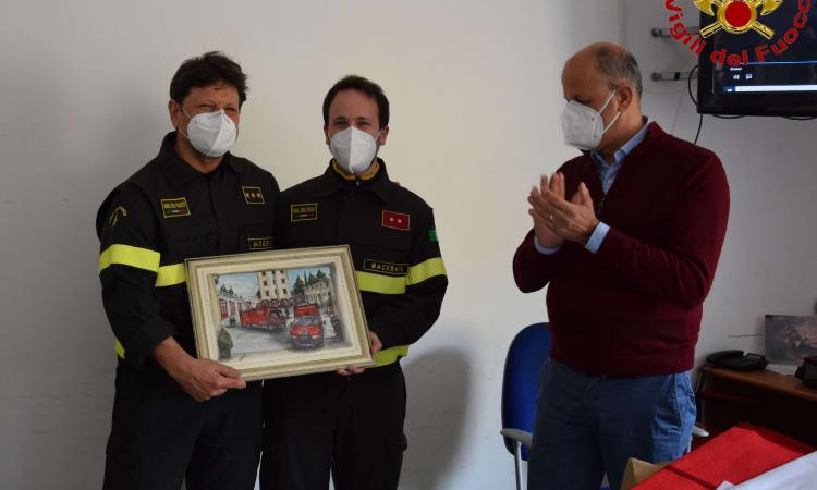 Macerata, l'Ispettore Leonardo Sparvoli si congeda dopo 36 anni: il saluto dei Vigili del Fuoco